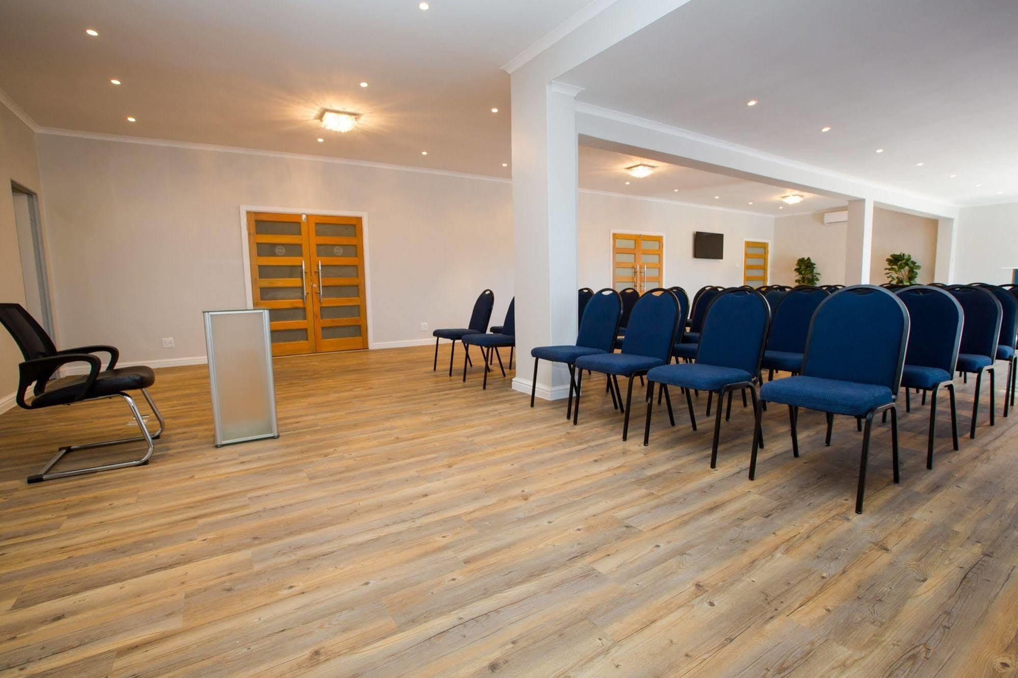 New National Hotel And Conference Parow Εξωτερικό φωτογραφία